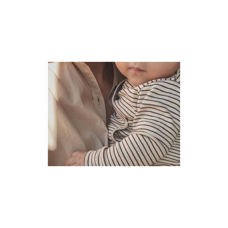 Pyjama rayé Marron et beige par Konges Slojd sur bébé