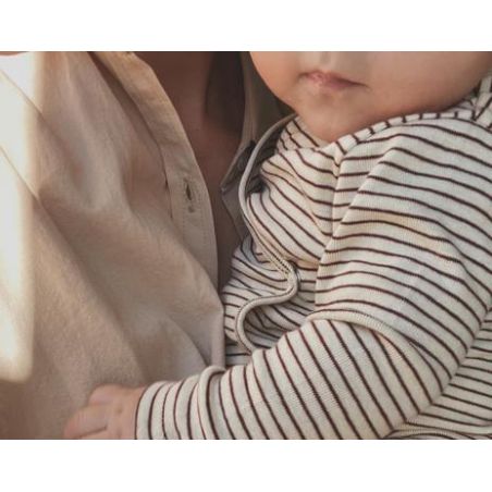 Pyjama rayé Marron et beige par Konges Slojd sur bébé Pyjama rayé Marron et beige par Konges Slojd sur bébé