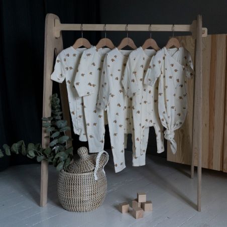 Combinaison Babysuit | Tonka par Bonjour Little sur un portant Combinaison Babysuit | Tonka par Bonjour Little sur un portant