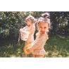 Maillot de bain avec manches | Rose corail par Liewood porté par un enfant