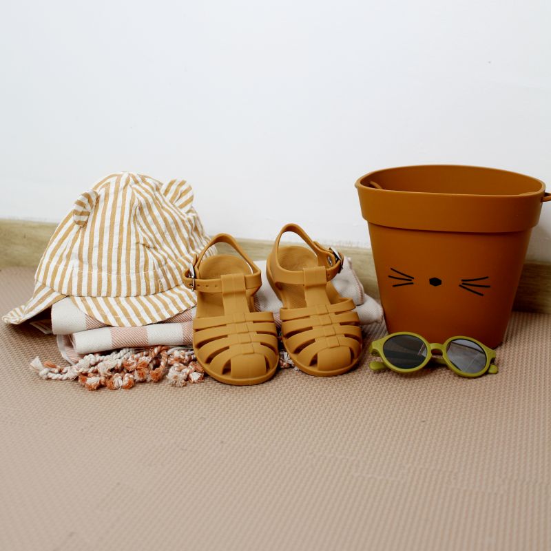 Chapeau oreilles | Moutarde par Liewood avec d'autres accessoires