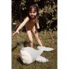 Arroseur Baleine par Konges Slojd avec une petite fille