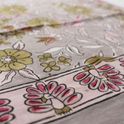 Foulard block print Paon 70 x 70 Rose pâle par Little cecile