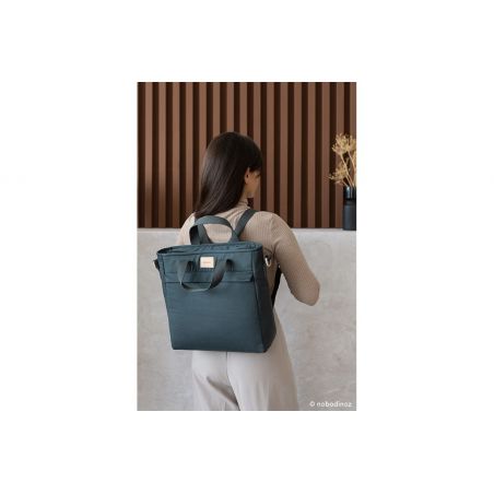 Sac à dos à langer imperméable Baby on the go | Bleu carbone - Nobodinoz Sac à dos à langer imperméable Baby on the go | Bleu carbone - Nobodinoz