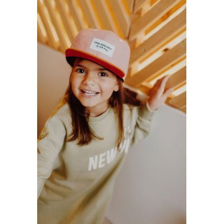Casquette Daim Enfant Old pink sur une petite fille Casquette Daim Enfant Old pink sur une petite fille