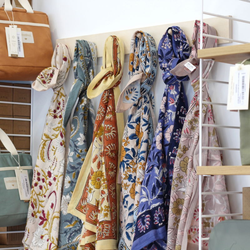 Foulard Paon 100 x 100 | Bois de rose
