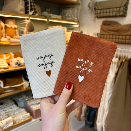 Porte passeport | Velours brique - Atelier wagram Porte passeport | Velours brique - Atelier wagram