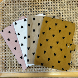 Protège carnet santé | Beige coeurs
