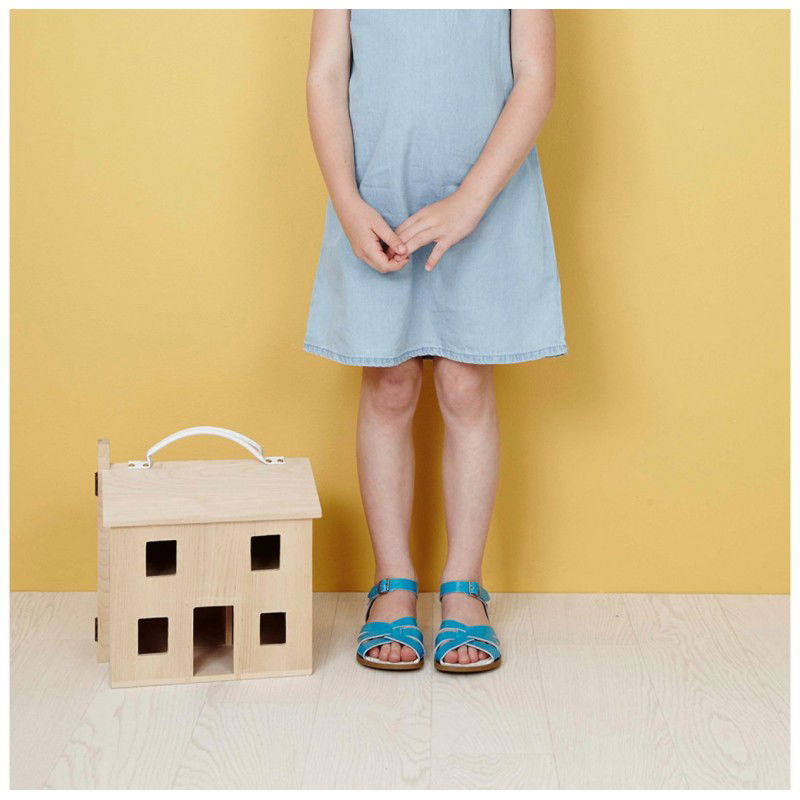 Maison de poupée Holdie avec une petite fille