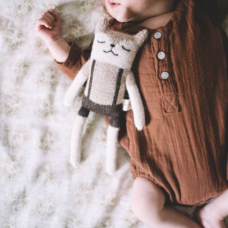 Doudou faon, beige salopette - 22 cm - Main Sauvage Doudou faon, beige salopette - 22 cm - Main Sauvage