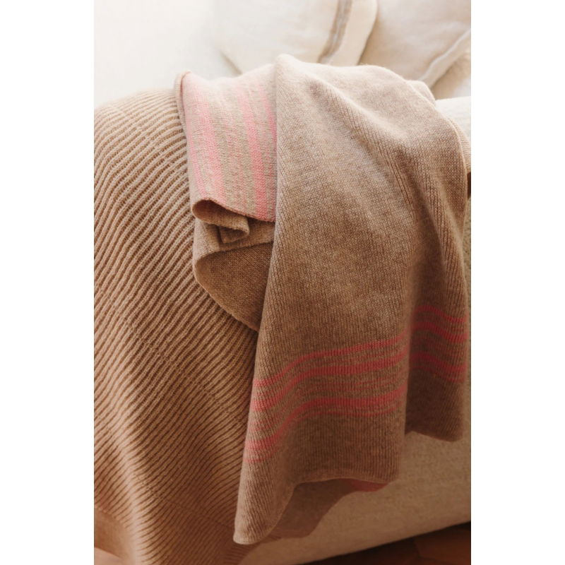 Couverture Gilbert | Sable et rose