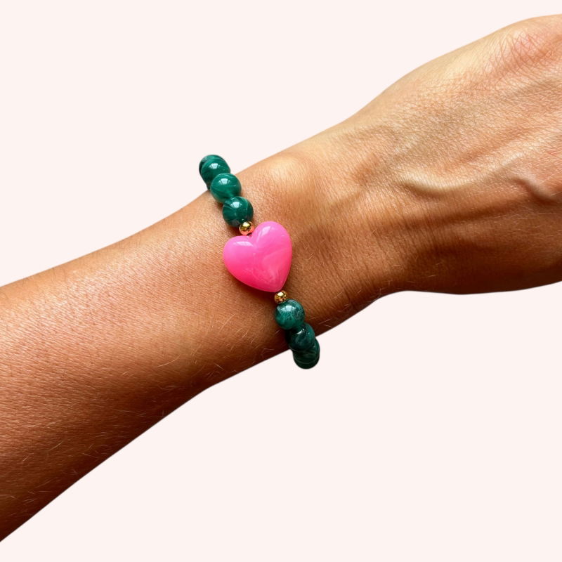 Bracelet perles vertes - Coeur rose