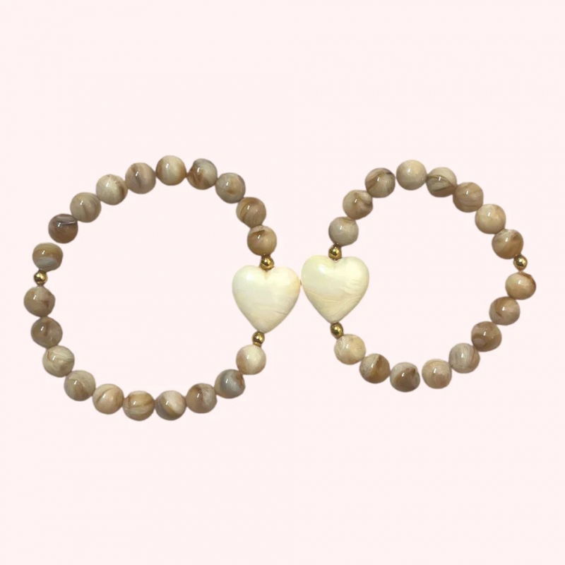 Bracelet enfant perles beiges - Coeur écru