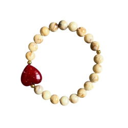 Bracelet perles beiges - Coeur bordeaux