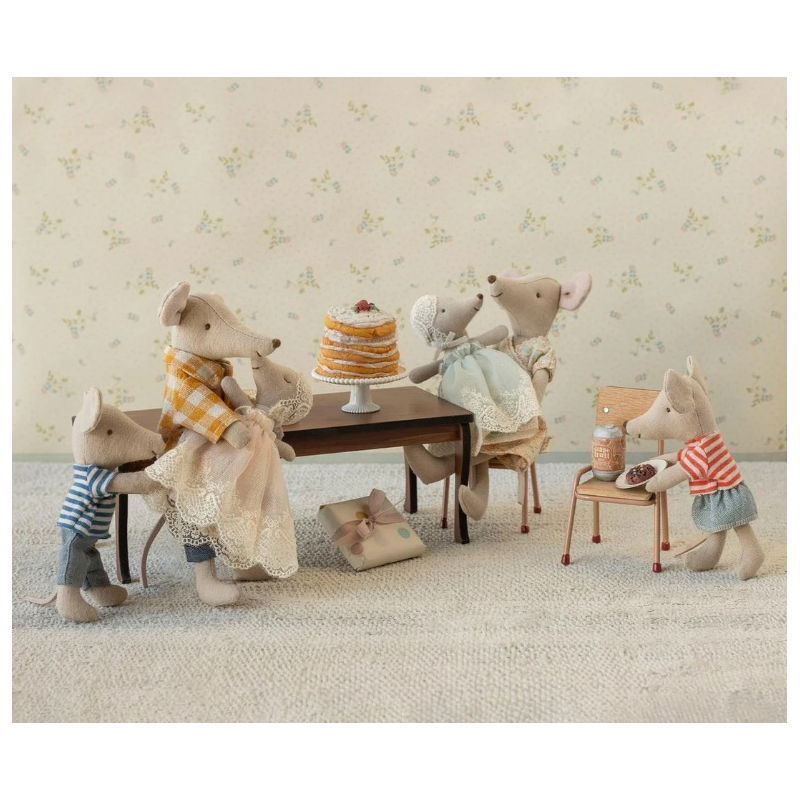 Longue table à manger