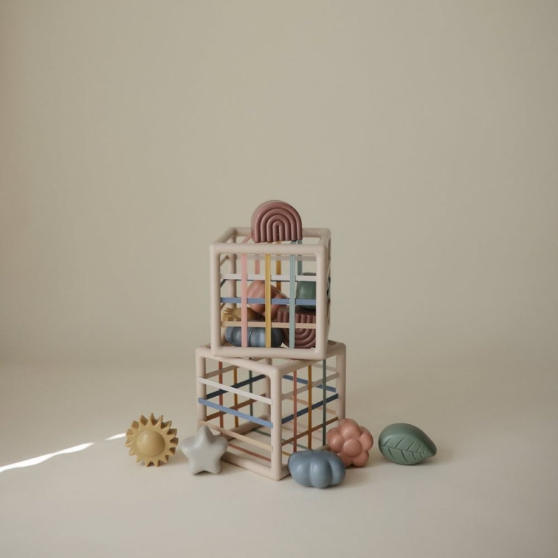 Cube de manipulation élastique