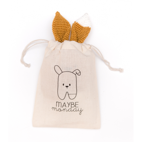 Doudou au crochet Garance Prune par May Be Monday dans sa pochette Doudou au crochet Garance Prune par May Be Monday dans sa pochette