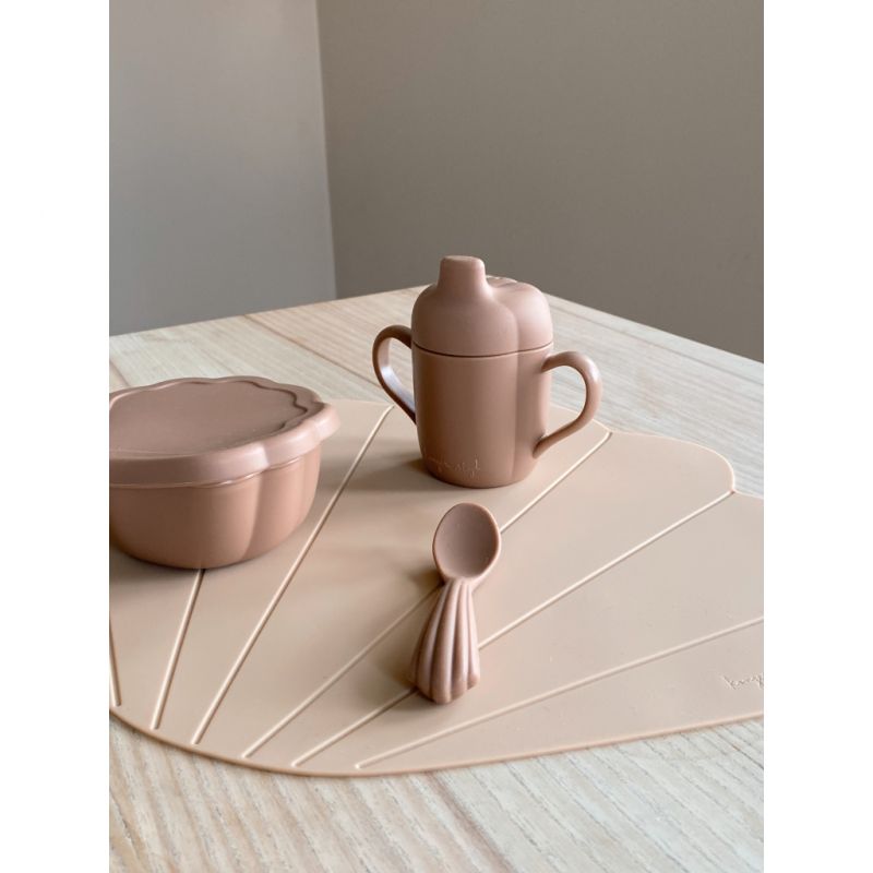 Set de repas coquillage | Blush par Konges Slojd sur uen table