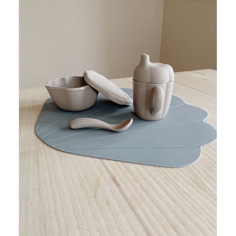 Set de repas coquillage | Gris par Konges Slojd avec set de table