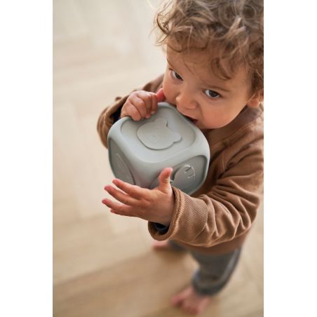 Cube en caoutchouc | Sandy par Liewood avec un enfant Cube en caoutchouc | Sandy par Liewood avec un enfant