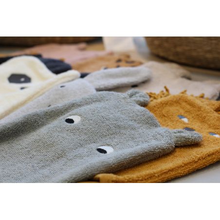 Gant de toilette | Lion par Liewood en détail