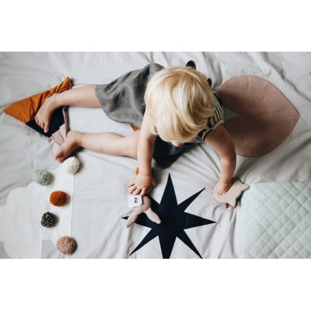 Tapis d’éveil Gris Lewood avec enfant Tapis d’éveil Gris Lewood avec enfant