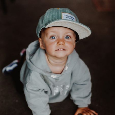 Casquette Enfant | Sweet Baby Blue par Hello Hossy sur un bébé