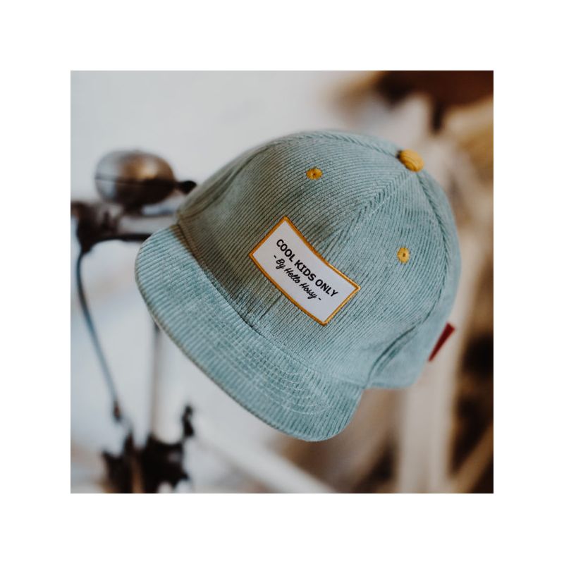 Casquette Enfant | Sweet Baby Blue par Hello Hossy sur un vélo