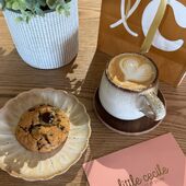 CONCOURS DE RENTRÉE 🥳

Parce qu’on sait que la rentrée est quand même beaucoup plus sympa avec un peu de shopping… et un bon goûter derrière 😏

On vous fait gagner :

🛍️ 50€ à dépenser chez Little Cecile
🍪 un goûter au Little Cecile Café pour 4 personnes (boisson+patisserie)

Pour participer :
❤️ Likez ce Reel
✨ Abonnez-vous à @littlececile.store et @littlececile.cafe
🙋🏼‍♀️ Invitez en commentaire la personne avec qui vous partageriez le goûter

ET petit bonus… 👀

Partagez le concours en story : on tirera au sort une deuxième personne parmi tous les partages, qui gagnera elle aussi une carte cadeau de 50€ au choix en boutique et/ou au café 🥰

Compte privé ? Envoyez-nous simplement une capture de votre partage en MP avant la fin du concours pour que votre participation soit bien comptabilisée.

Tirage au sort le 4 septembre ✨

Bonne chance à tous 🤞🏼❤️