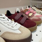 La nouvelle collection Veja est arrivée ❤️
On vous montre TOUS les coloris 👀

J’ai déjà choisi les deux que je vais prendre pour mes filles… reste maintenant à leur faire croire que c’est elles qui les ont choisies 😅

C’est quoi votre astuce, vous ? 😂